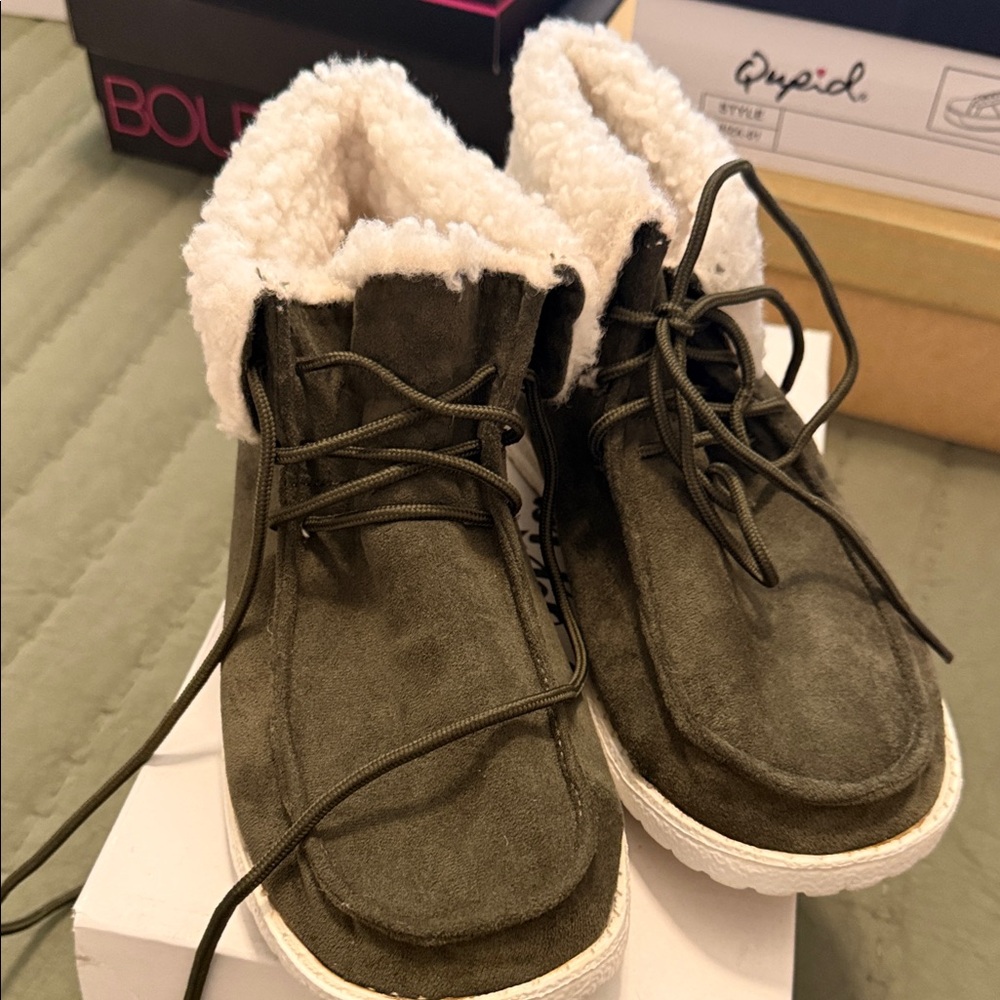 Gypsy Jazz Olive Ankle Boots with fur Lining